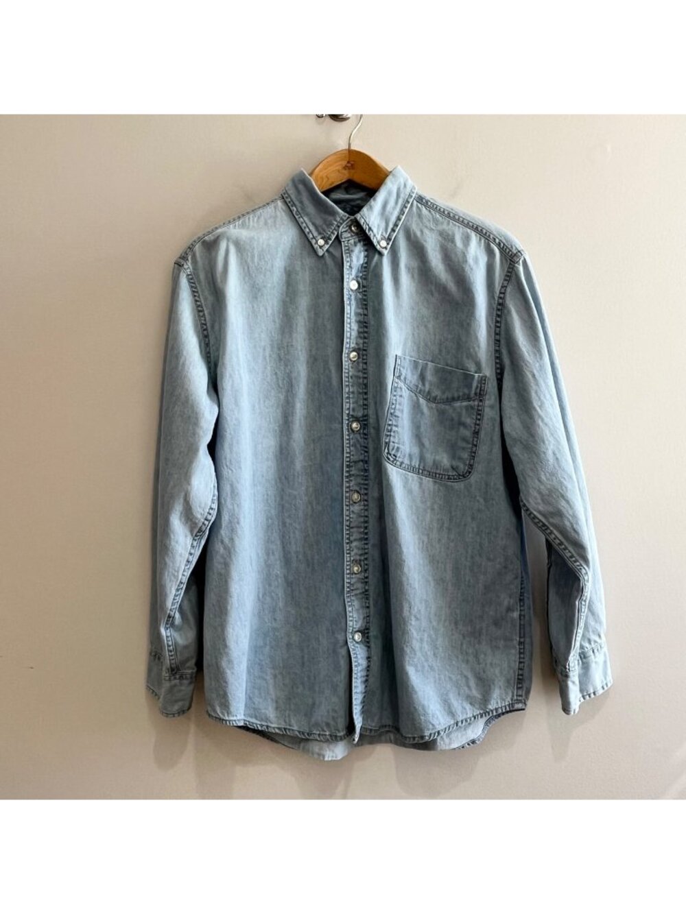 St. Johns Bay Denim Button Up Shirt Mens L Blue Jean Faded 90s Pocket